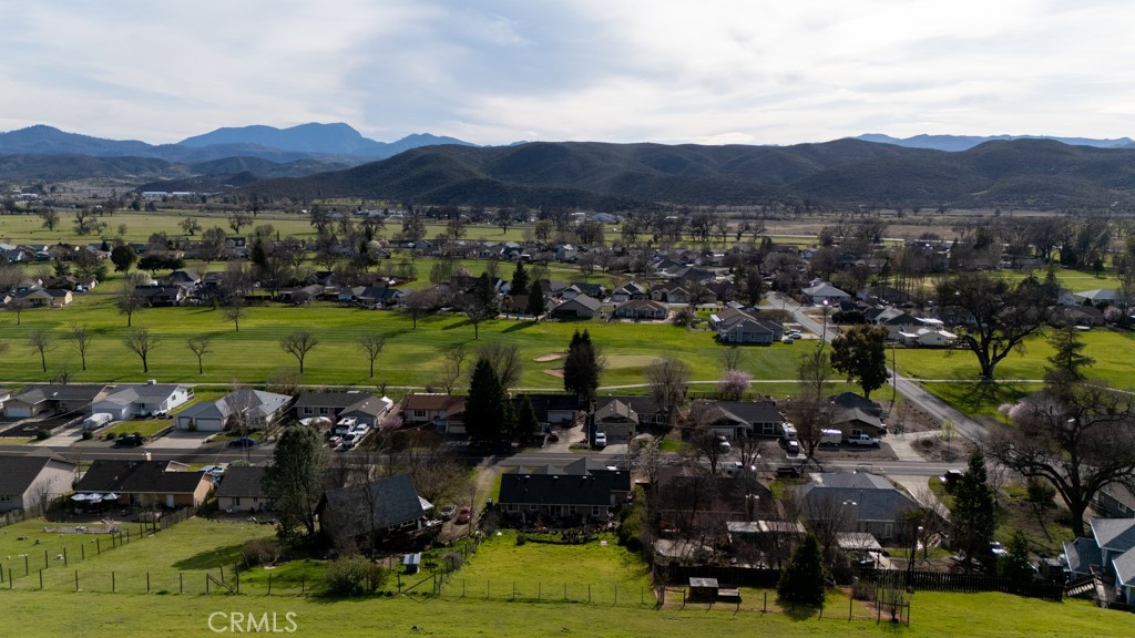 18619 Lakeridge Circle Property Photo 7