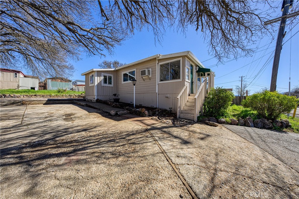3912 Pine Avenue Property Photo