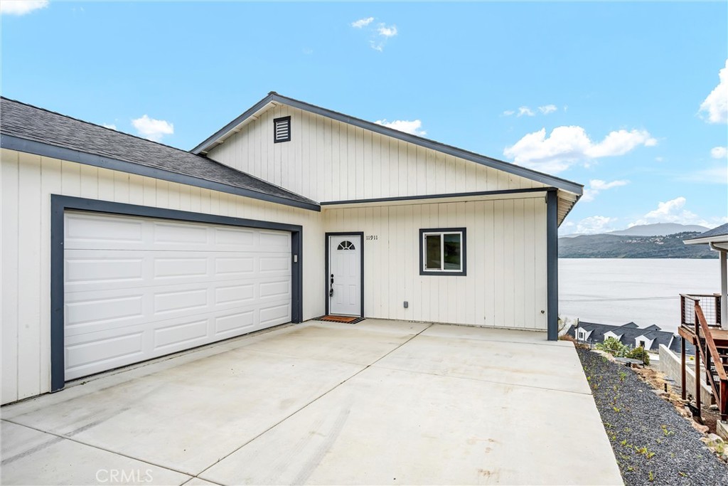 11911 Lakeshore Drive Property Photo 1