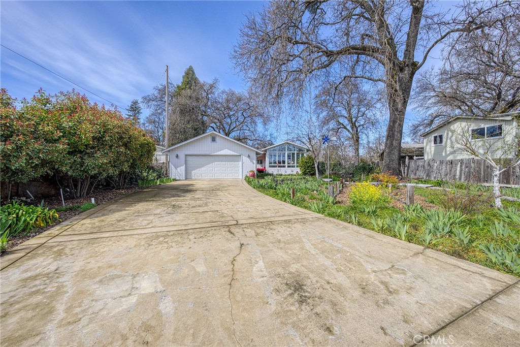 2637 Lakeshore Boulevard Property Photo 7