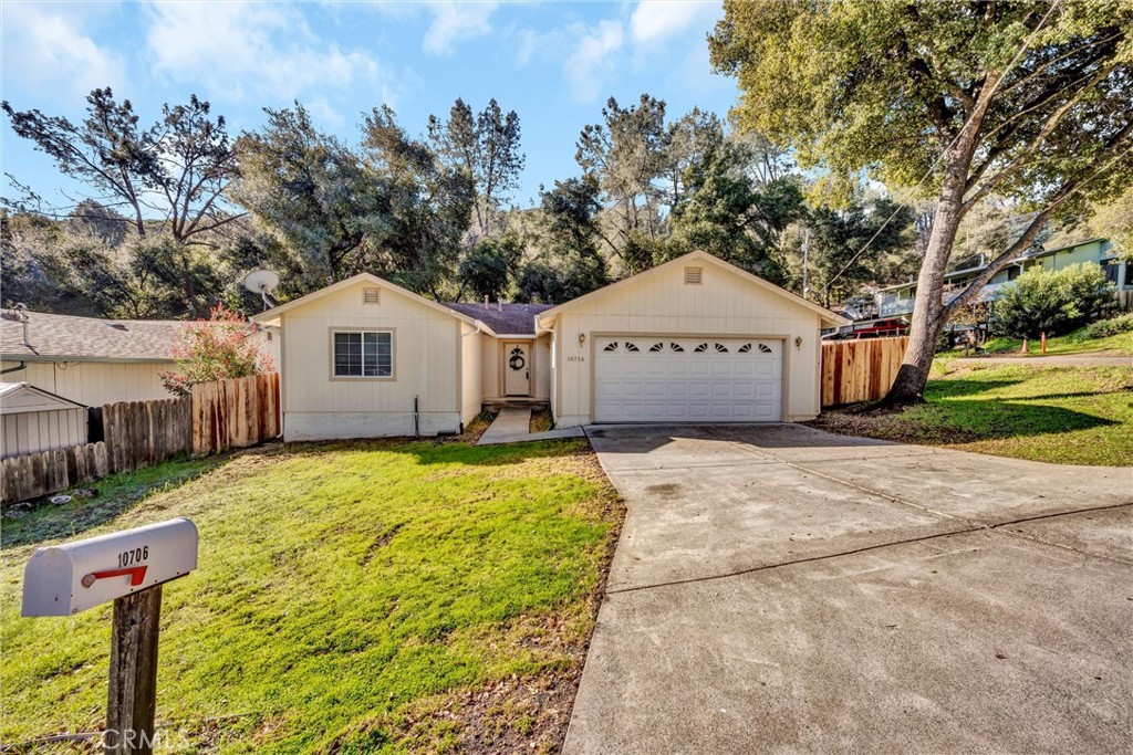10706 Edgewater Drive Property Photo
