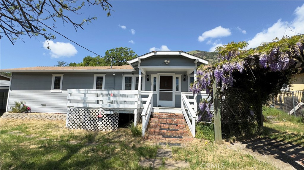 3808 Manzanita Avenue Property Photo