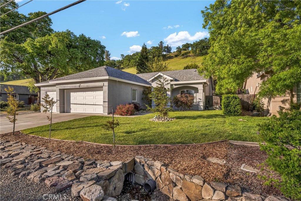 18402 Hidden Valley Road Property Photo 1