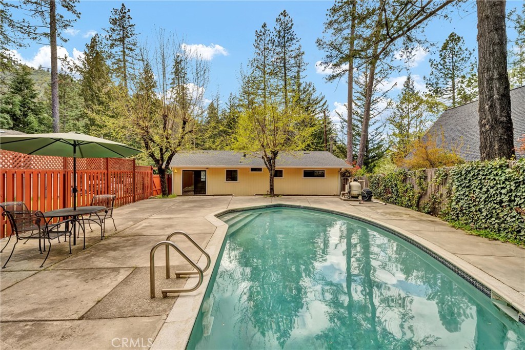 10005 Meadow Drive Property Photo 1
