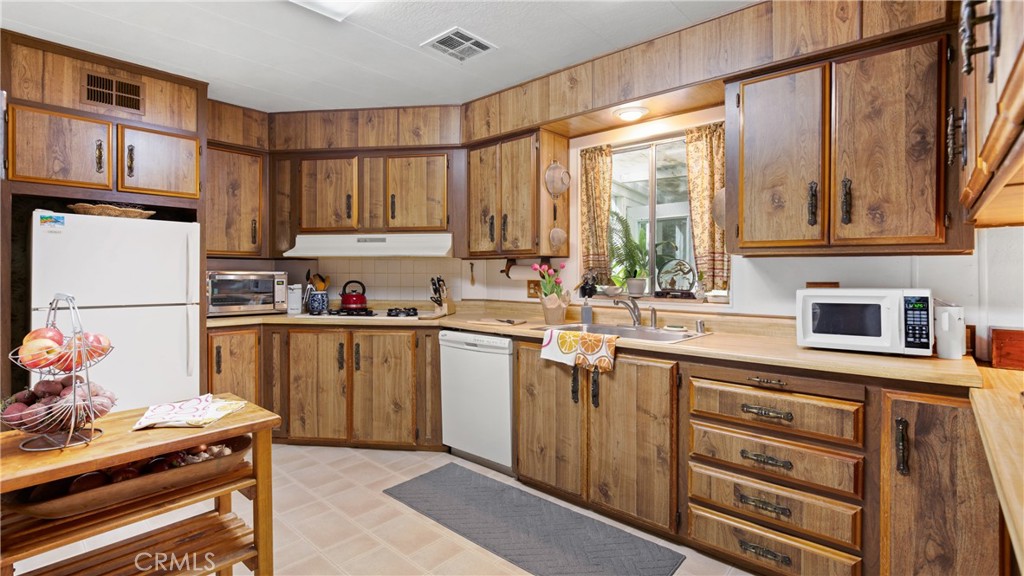 24019 Hilderbrand Road Property Photo 15