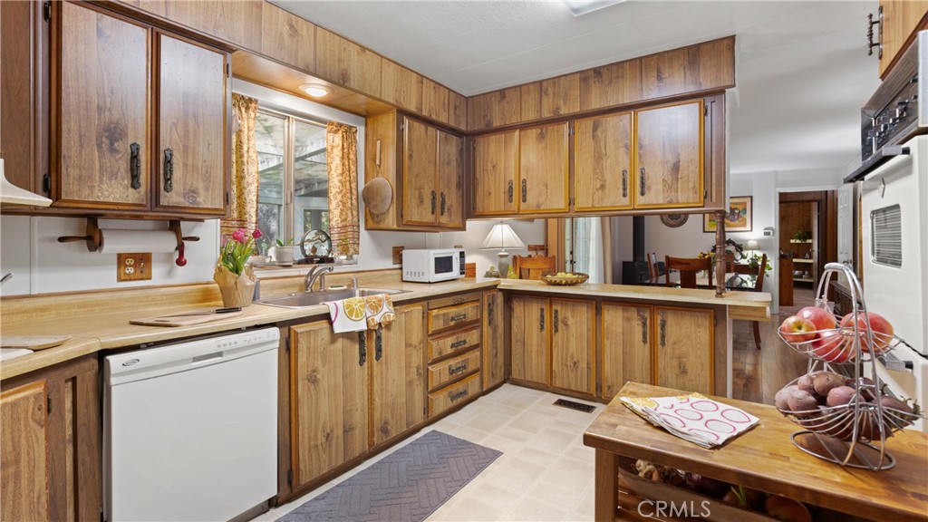 24019 Hilderbrand Road Property Photo 16