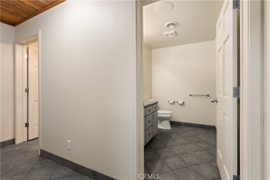 2773 Lakeshore Boulevard Property Photo 10