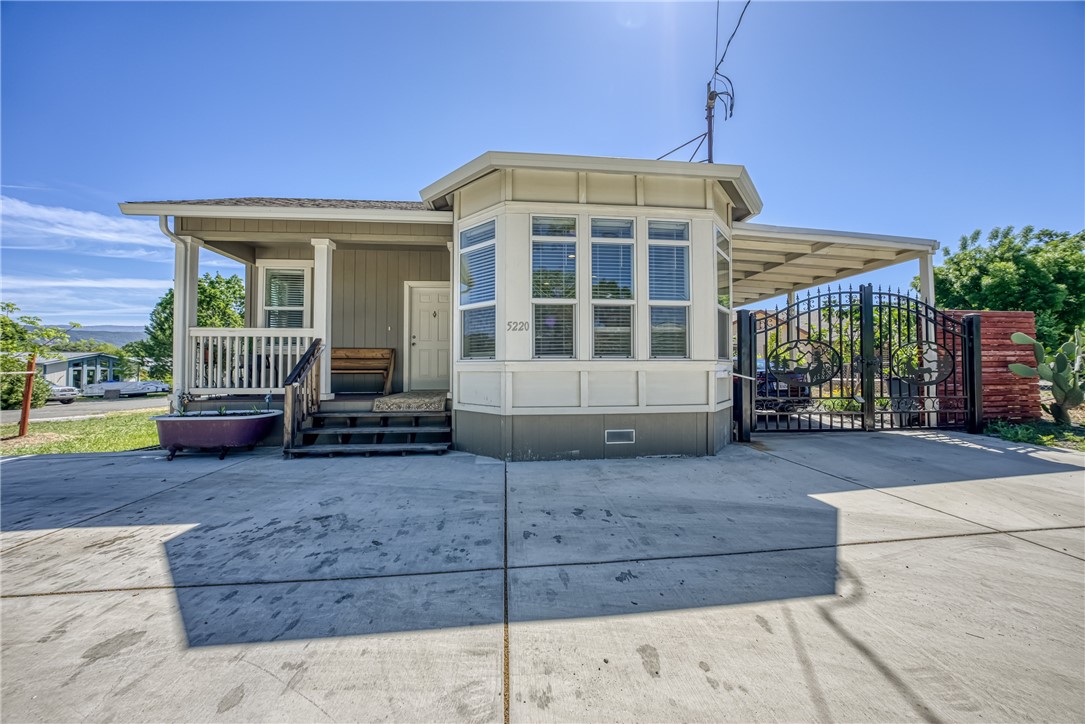 5220 Lakeshore Boulevard Property Photo 1