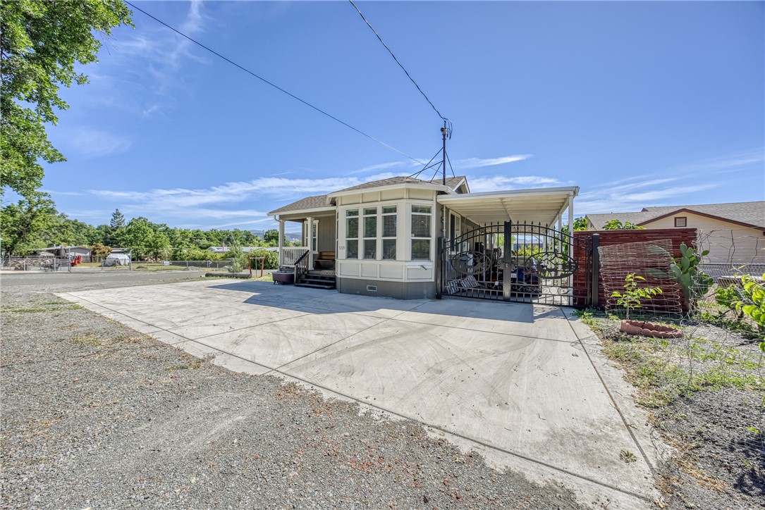 5220 Lakeshore Boulevard Property Photo 7