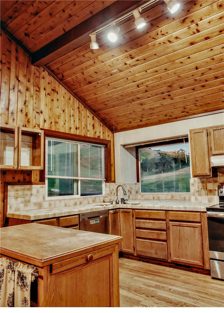 12020 Burris Lane Property Photo 2