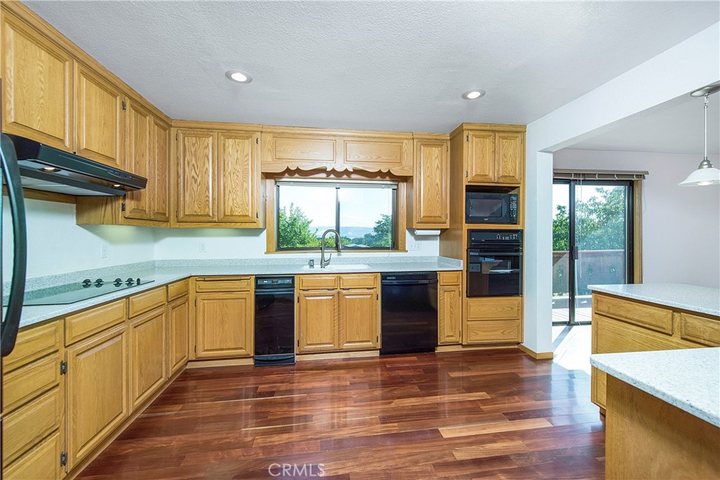 1524 Martin Street Property Photo 9