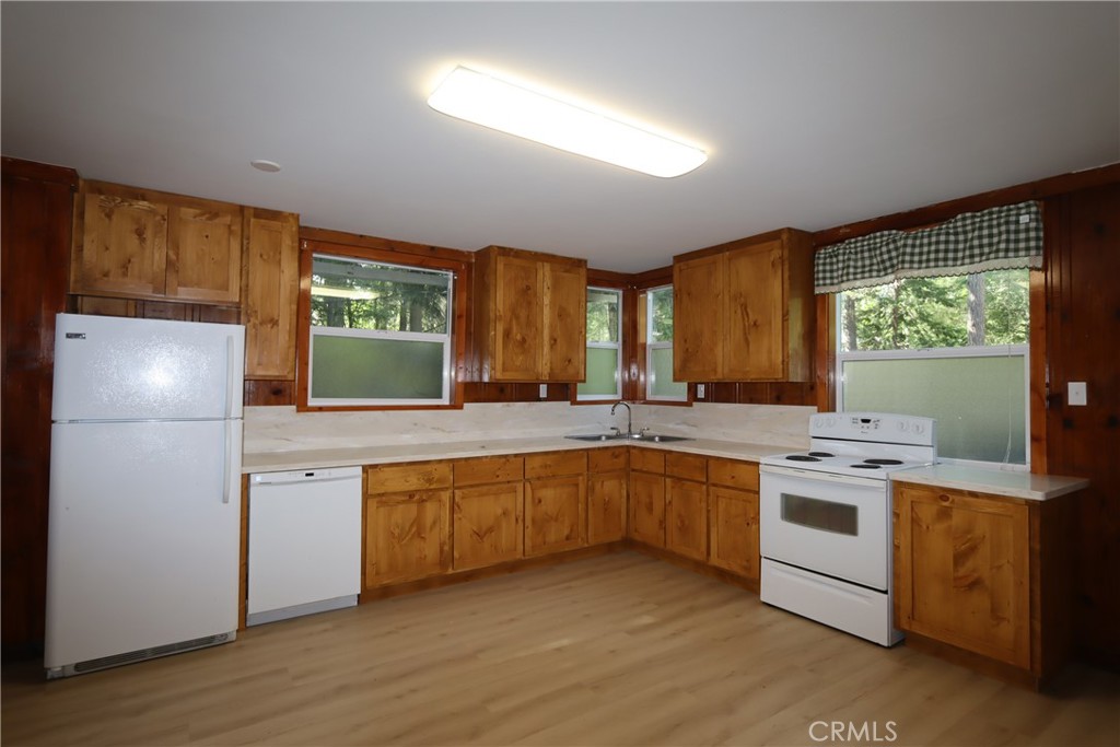 10466 Redwood Road Property Photo 3