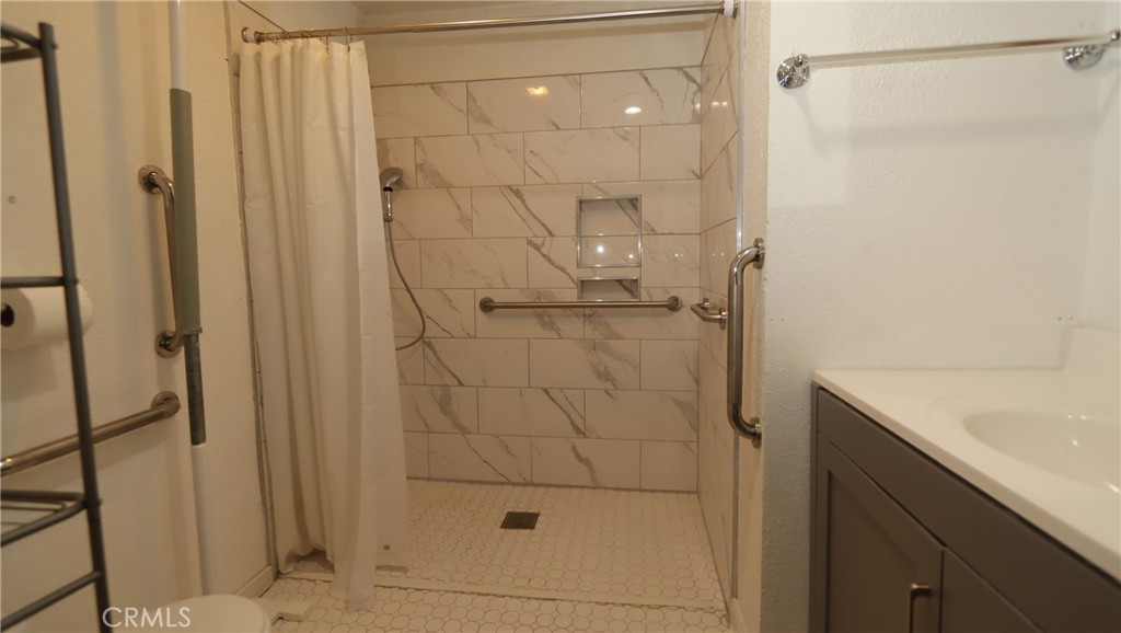 10466 Redwood Road Property Photo 7