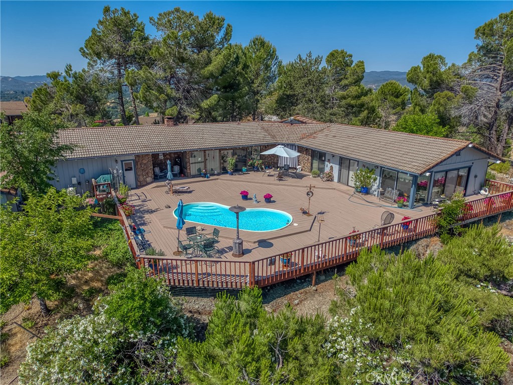 460 Lake Vista Drive Property Photo 1