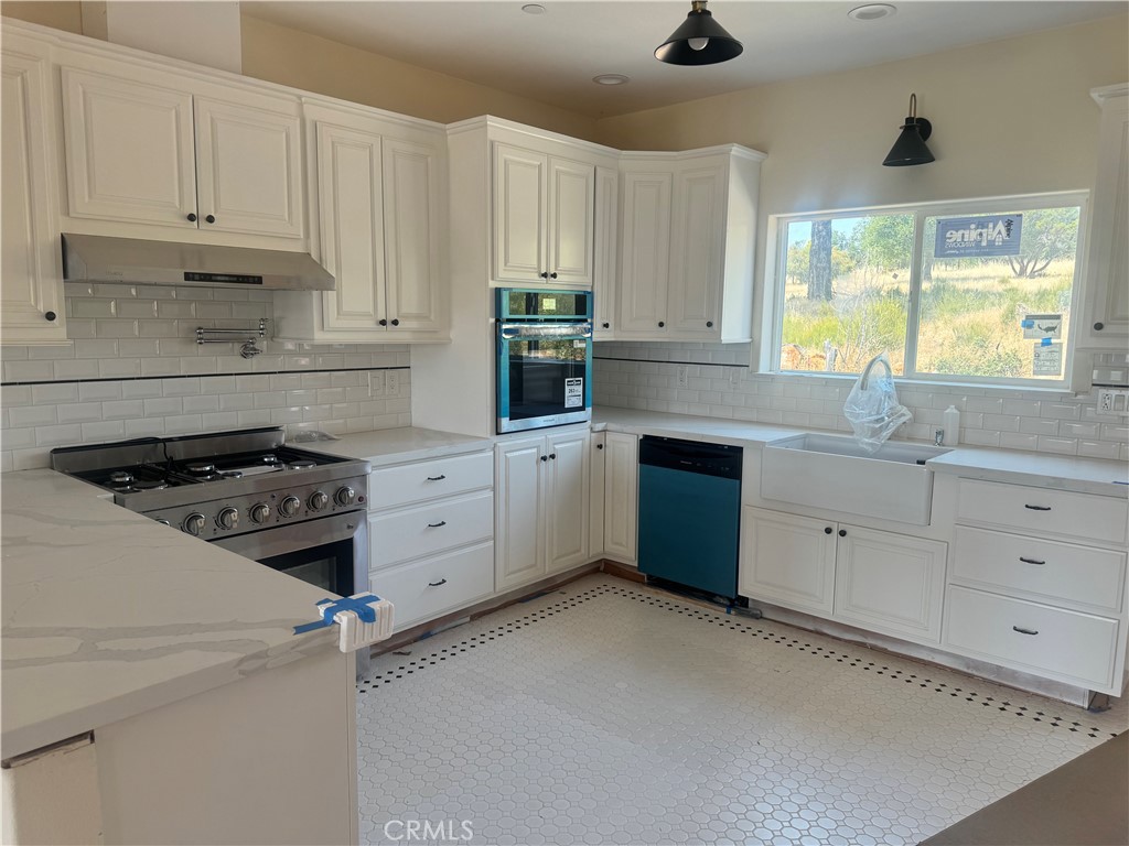 18380 Grizzly Court Property Photo 1