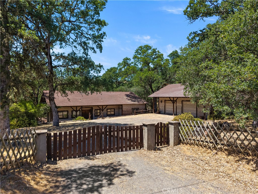 2209 Diane Way Property Photo 1