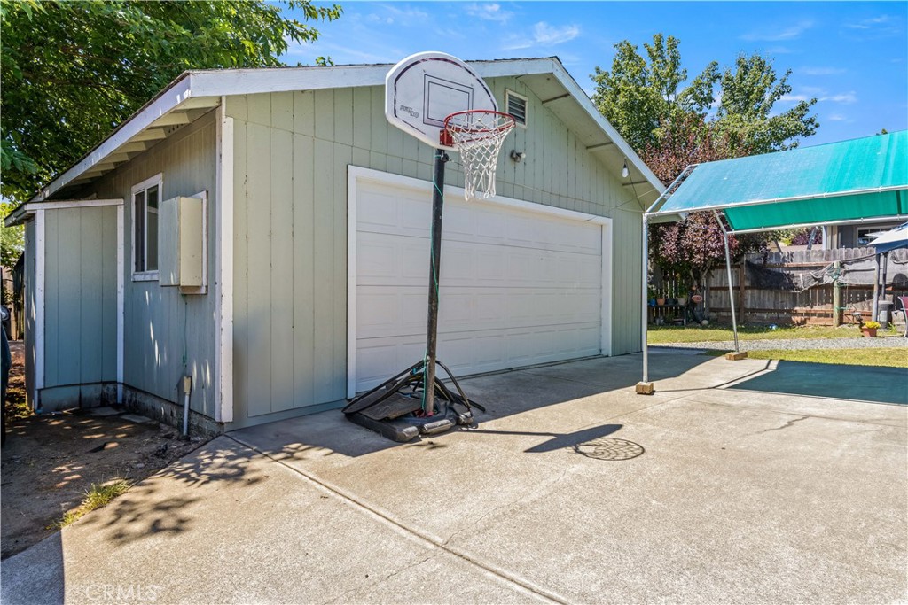 4235 Lakeshore Boulevard Property Photo 12