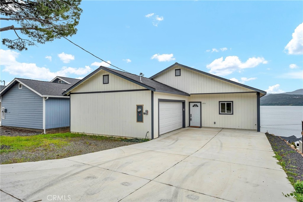 11911 Lakeshore Drive Property Photo 2