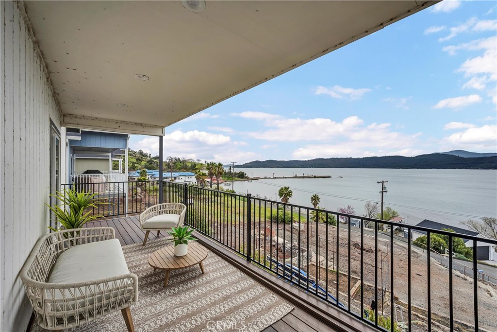 11911 Lakeshore Drive Property Photo 4