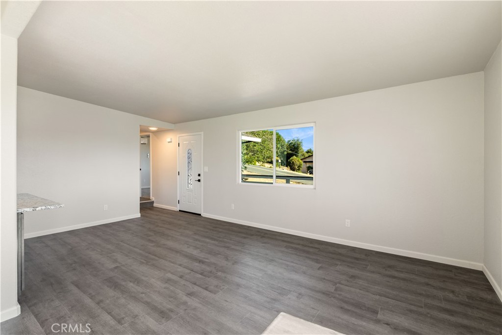 10325 Fairway Drive Property Photo 6