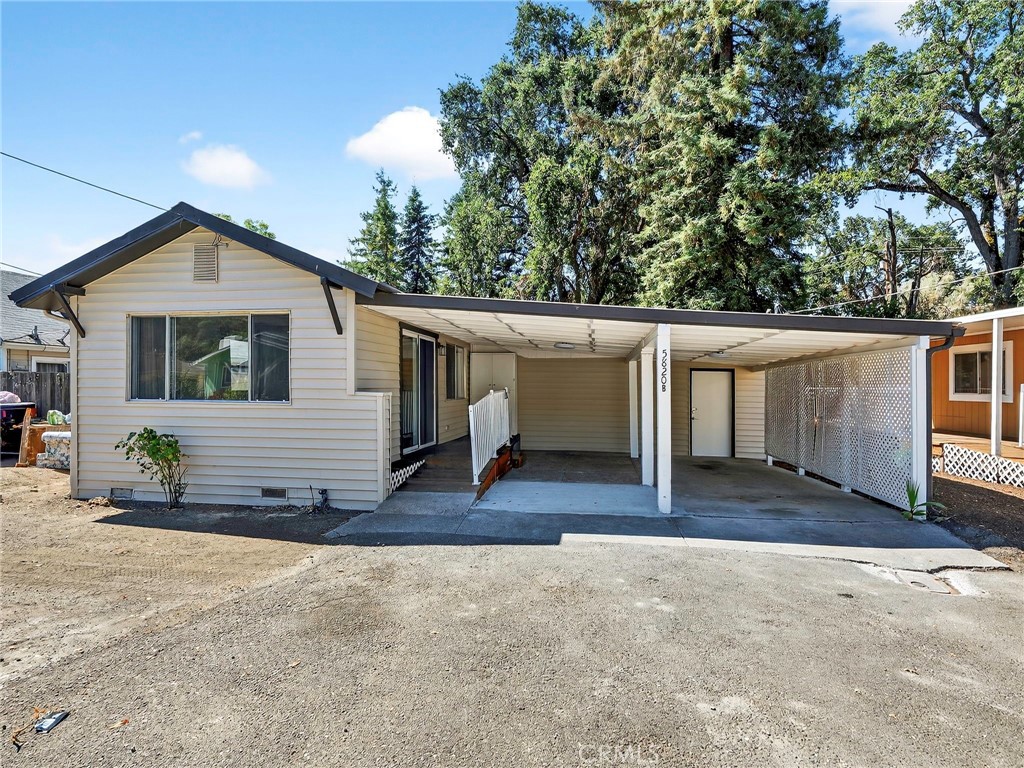 5820 Grove St. Property Photo 3
