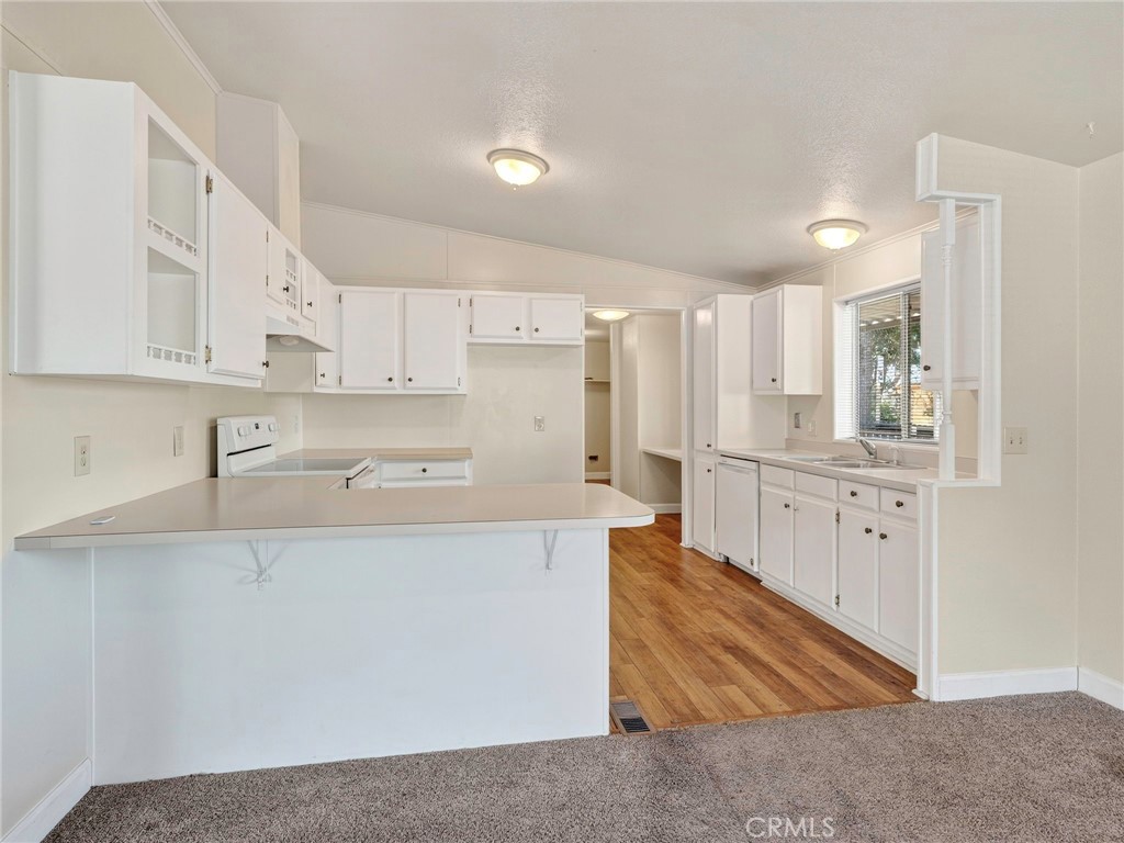 5820 Grove St. Property Photo 7