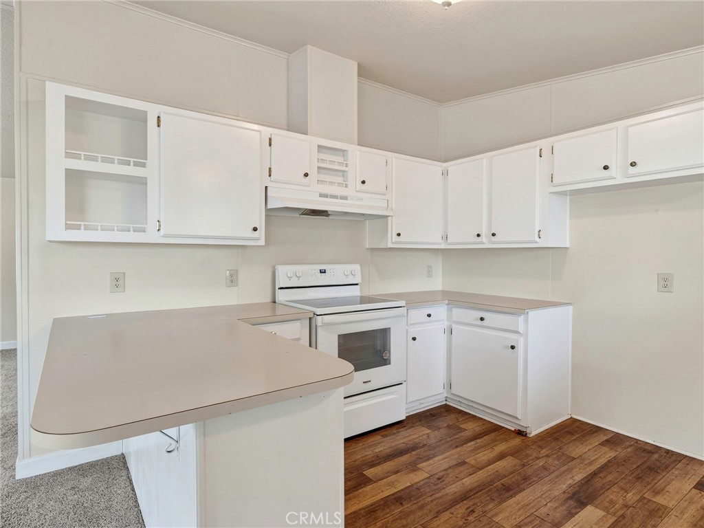 5820 Grove St. Property Photo 8
