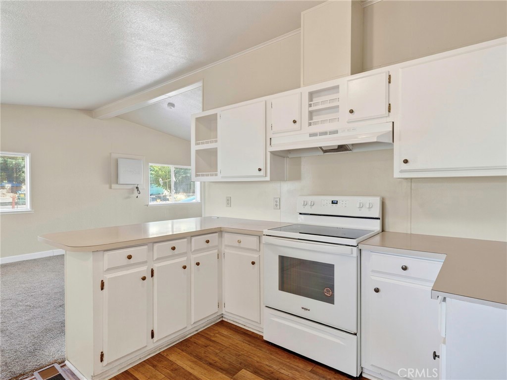 5820 Grove St. Property Photo 9