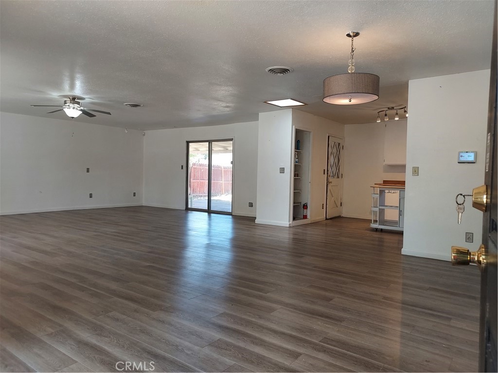 6135 Ridgeview Drive Property Photo 5