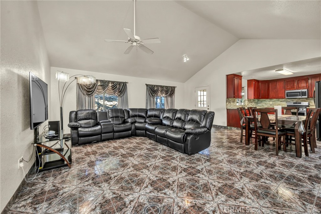 18230 Hidden Valley Road Property Photo 4