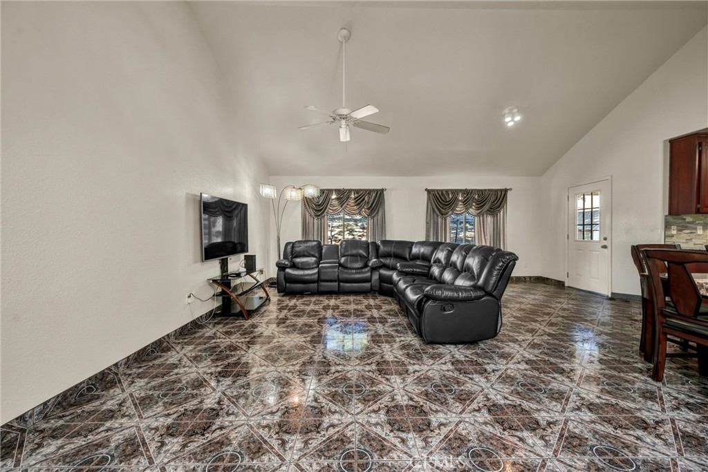 18230 Hidden Valley Road Property Photo 5