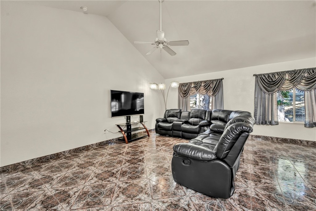 18230 Hidden Valley Road Property Photo 6