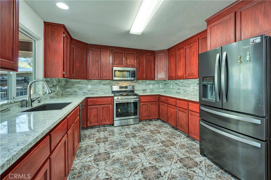 18230 Hidden Valley Road Property Photo 8