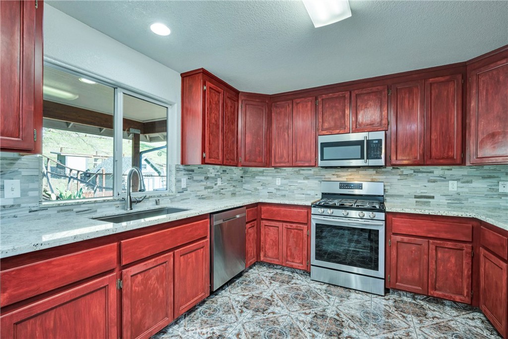 18230 Hidden Valley Road Property Photo 9