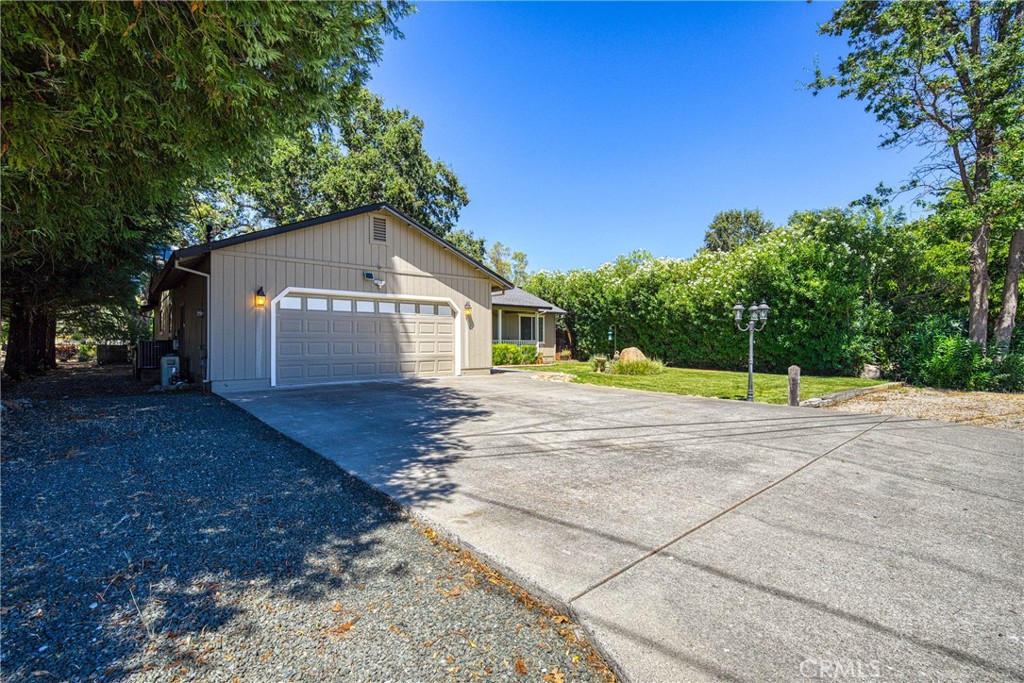18164 Fishhook Court Property Photo 4