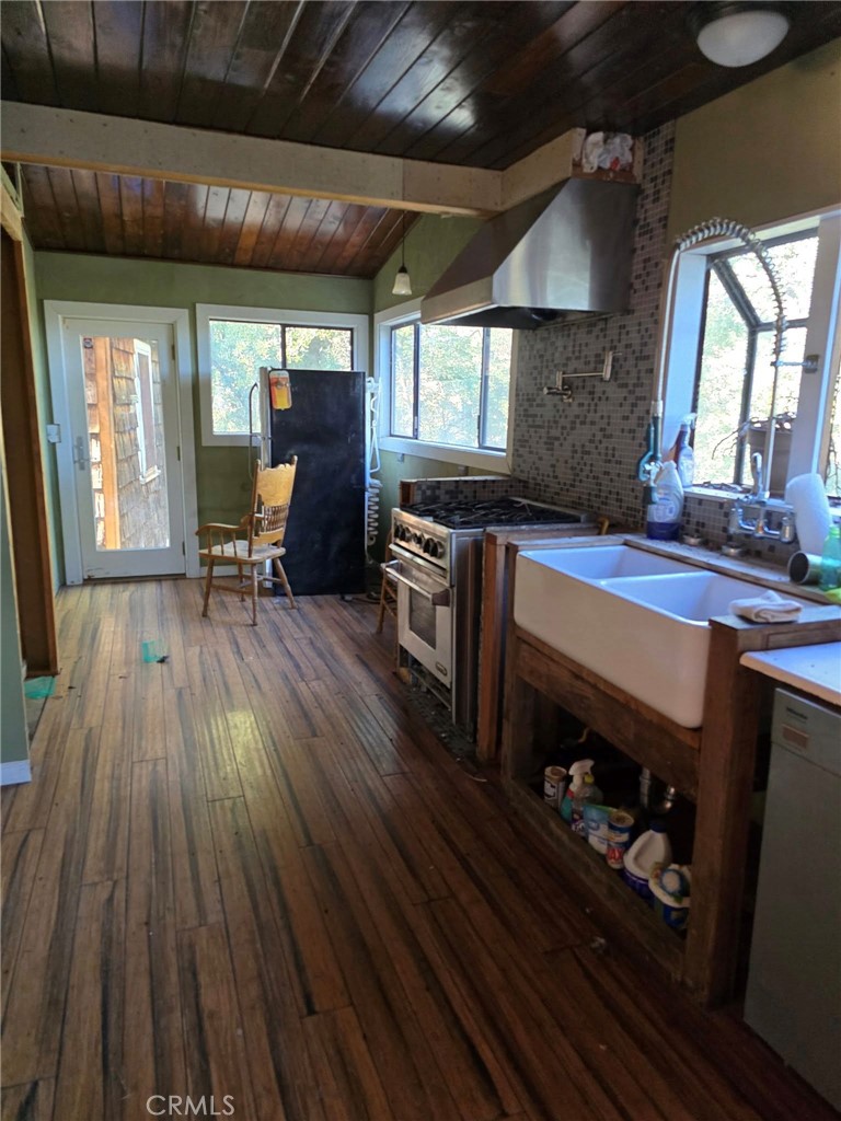 728 Watertrough Road Property Photo 10