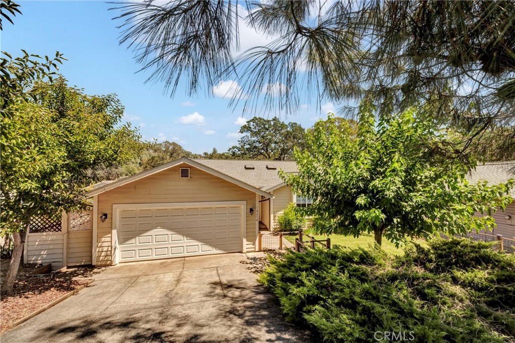 18278 North Shore Drive Property Photo 3