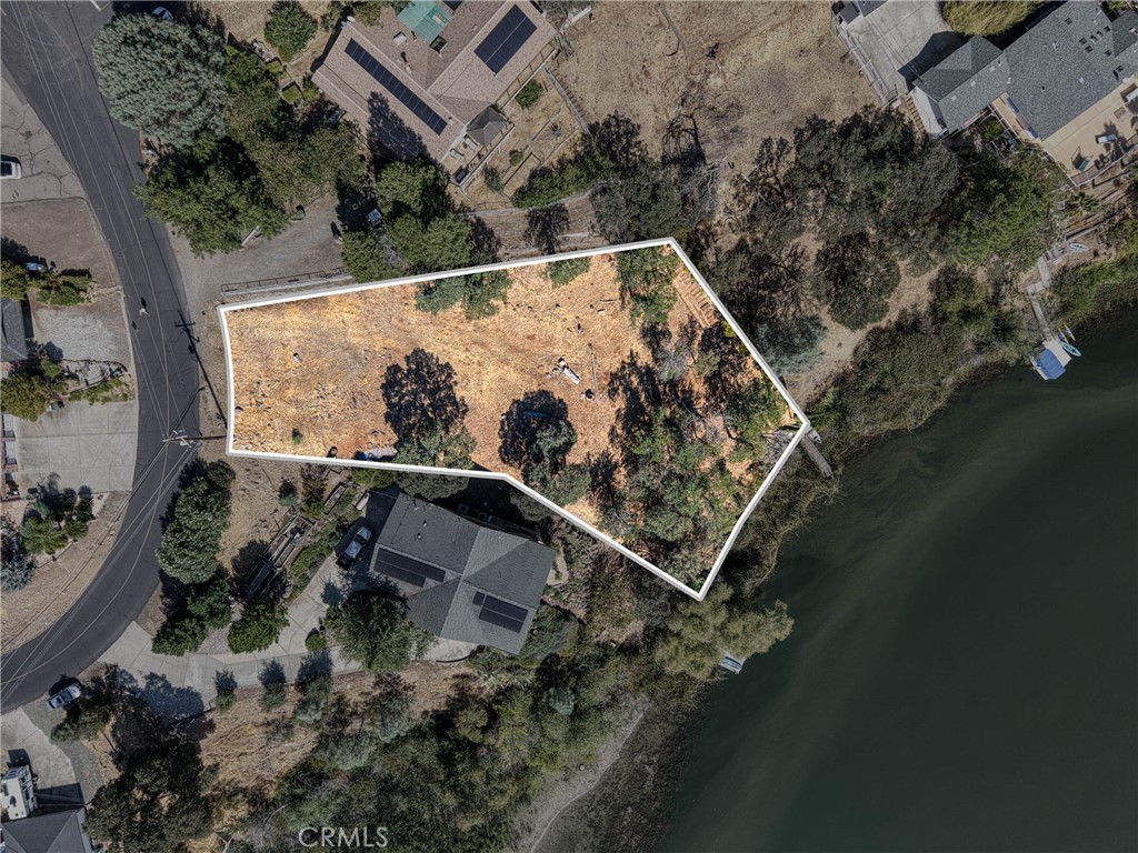 17200 Knollview Drive Property Photo 3