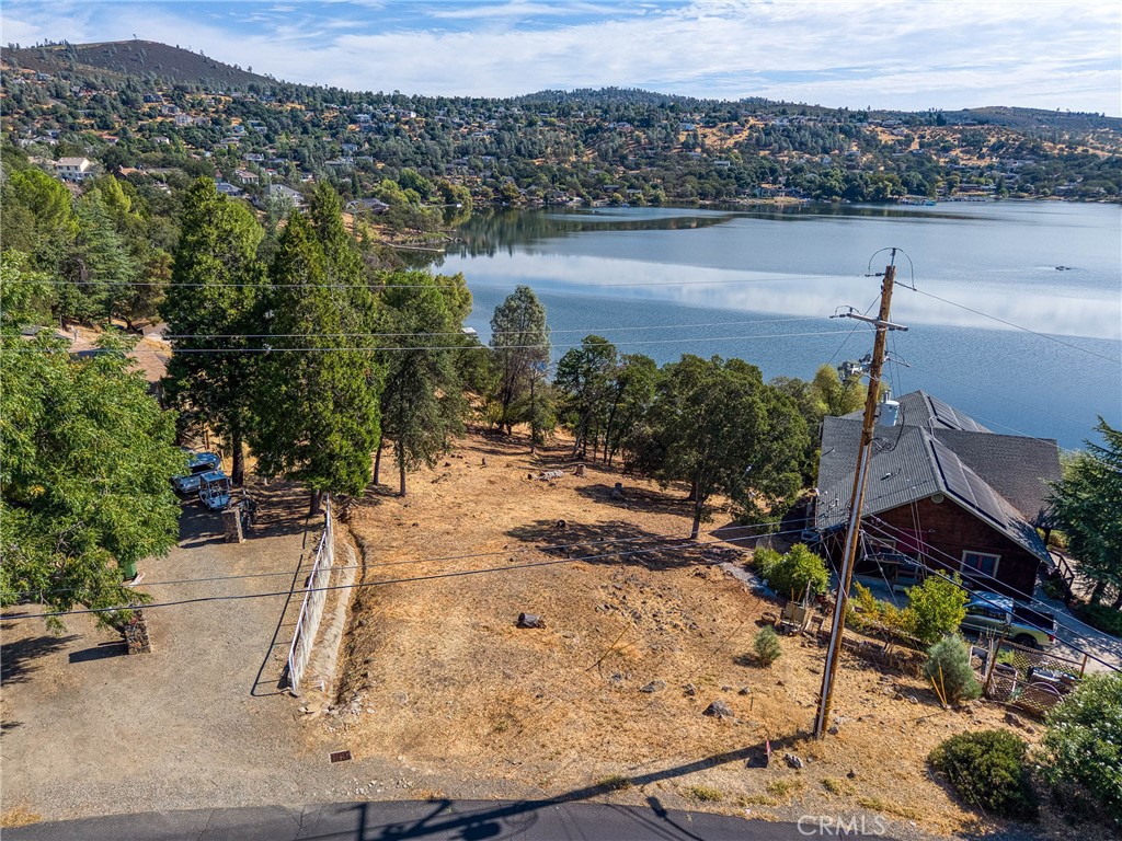 17200 Knollview Drive Property Photo 4