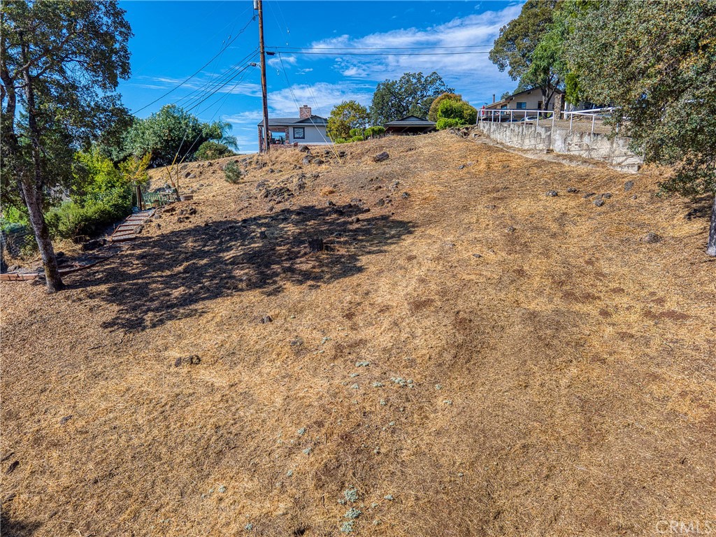 17200 Knollview Drive Property Photo 11