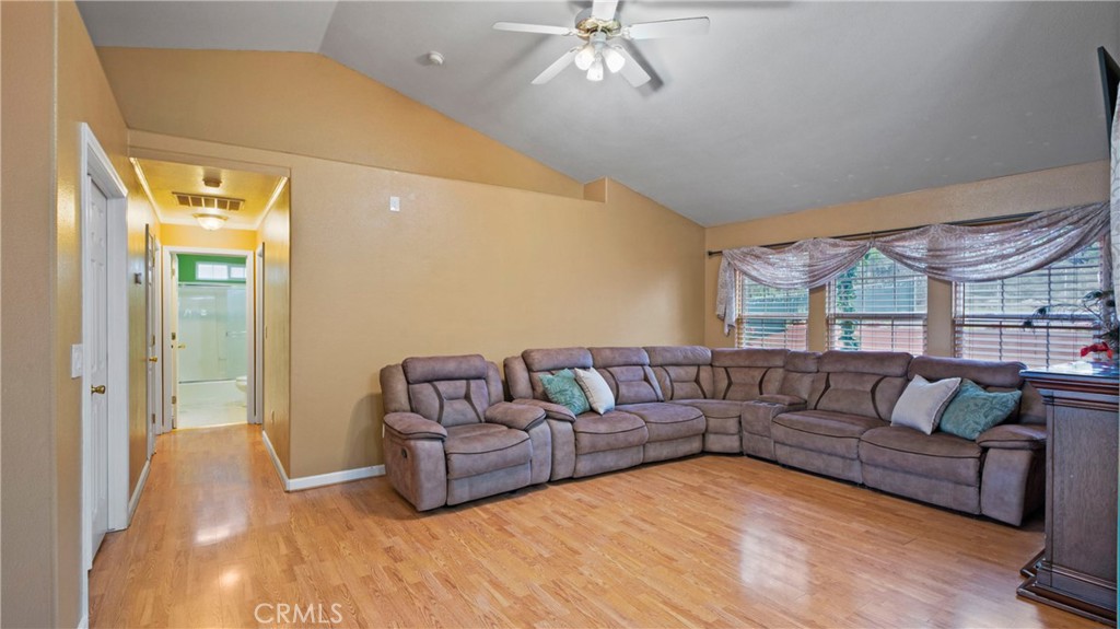 19070 Ravenhill Property Photo 3