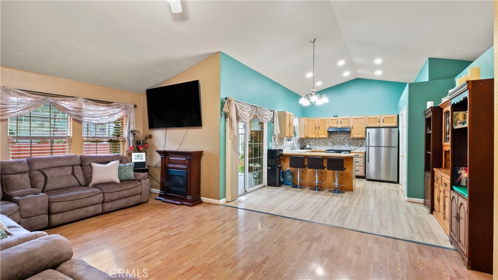 19070 Ravenhill Property Photo 4