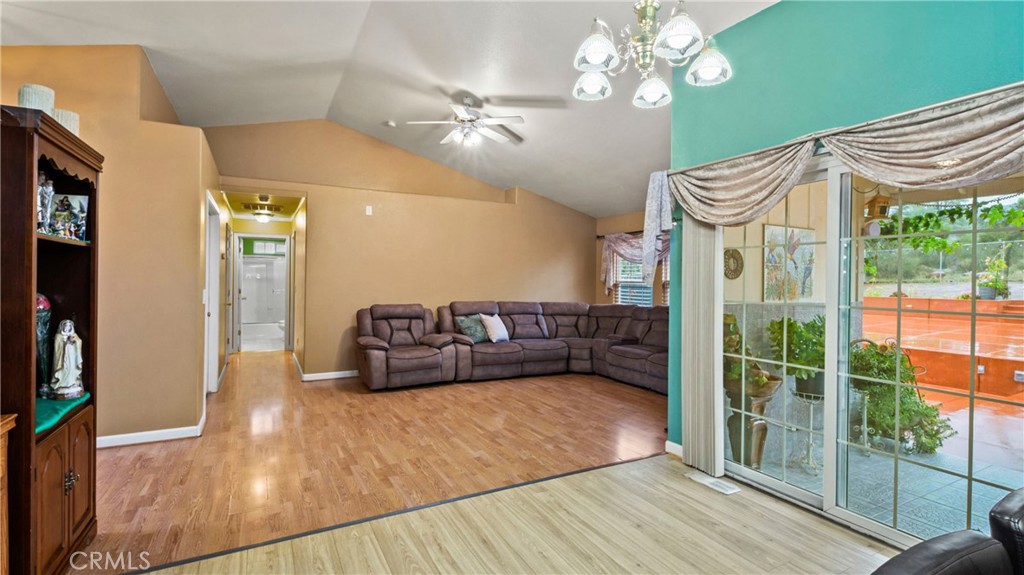 19070 Ravenhill Property Photo 5