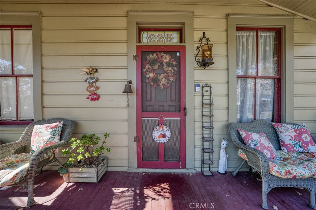 225 N Tunis Property Photo 5