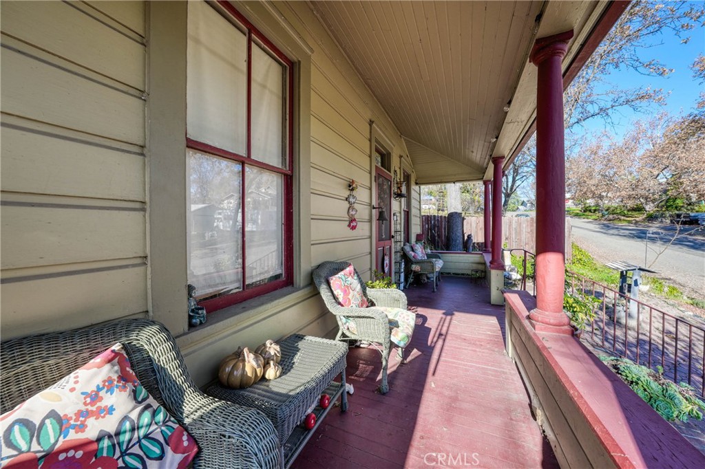 225 N Tunis Property Photo 6