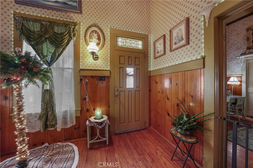 225 N Tunis Property Photo 8