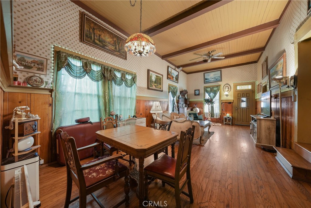 225 N Tunis Property Photo 11