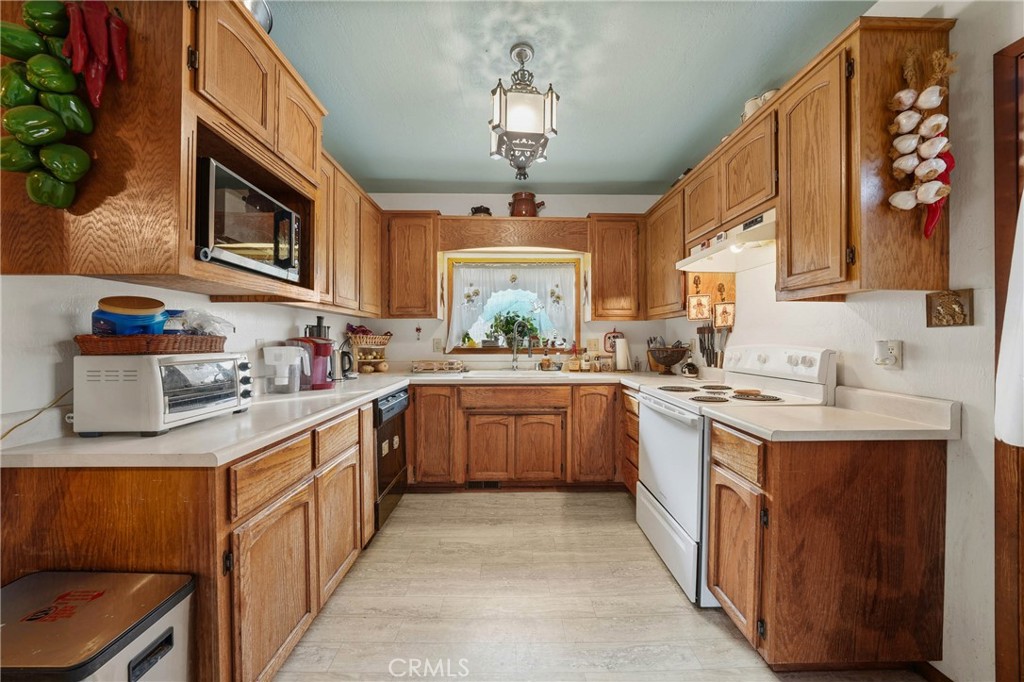 225 N Tunis Property Photo 12