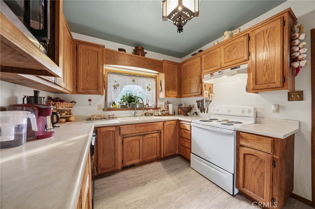 225 N Tunis Property Photo 14