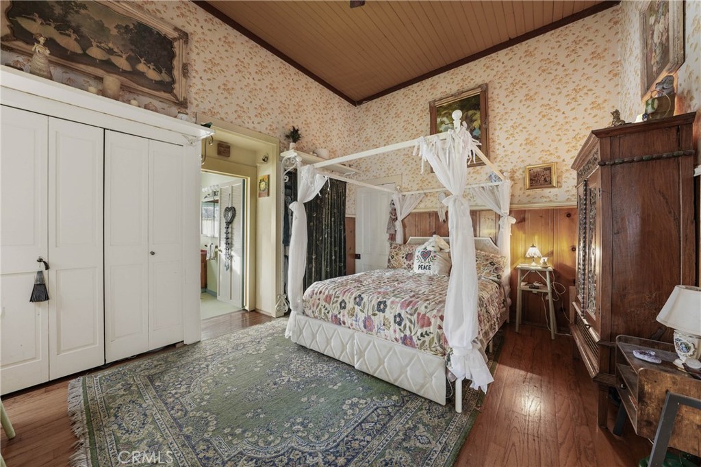 225 N Tunis Property Photo 15